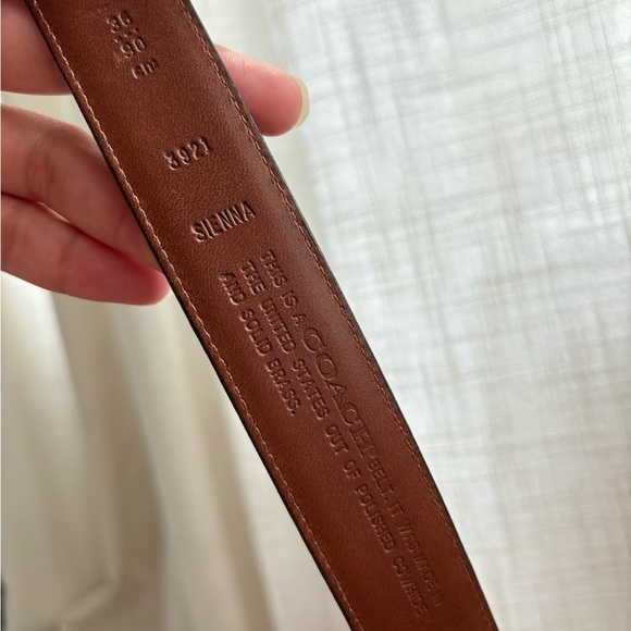 COACH Burgundy Cowhide Leather Mens Dress
Belt 3921 Brass Buckle Size (36) - Picture 3 of 8